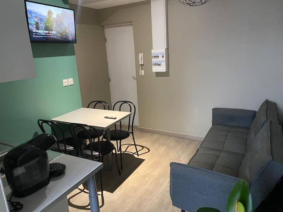 Appartement 4 - Hyper Centre - 1 A 4 Personnes Douai Exterior photo